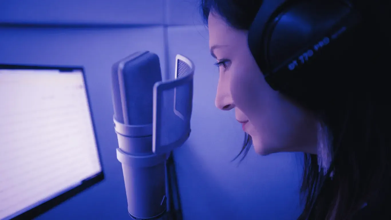 A French voice over artist recording in a home studio, 2025 voice over guide