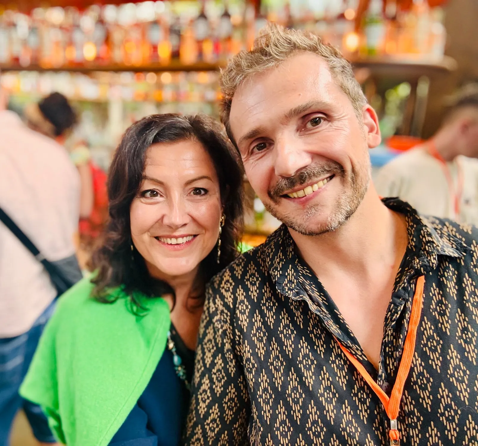 Estelle Hubert et Hervé Lacroix, comédiens voix off, souriants côte à côte au VO Social Paris de septembre 2026