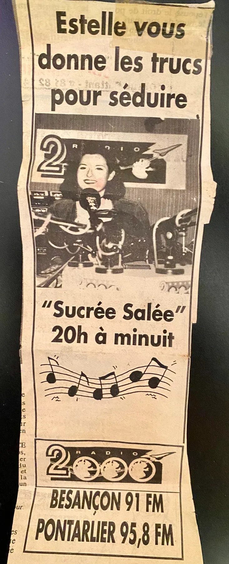 Press clipping headed “Estelle vous donne les trucs pour séduire”, showing Estelle Hubert at the Radio 2000 microphone for Sucrée Salée, broadcast from 8 pm to midnight