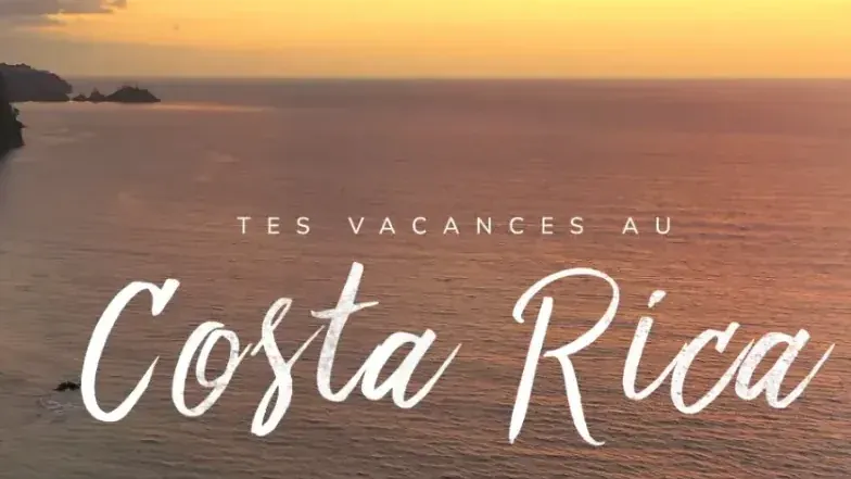 Mer au coucher du soleil le long de la côte du Costa Rica, avec le titre « Tes vacances au Costa Rica »