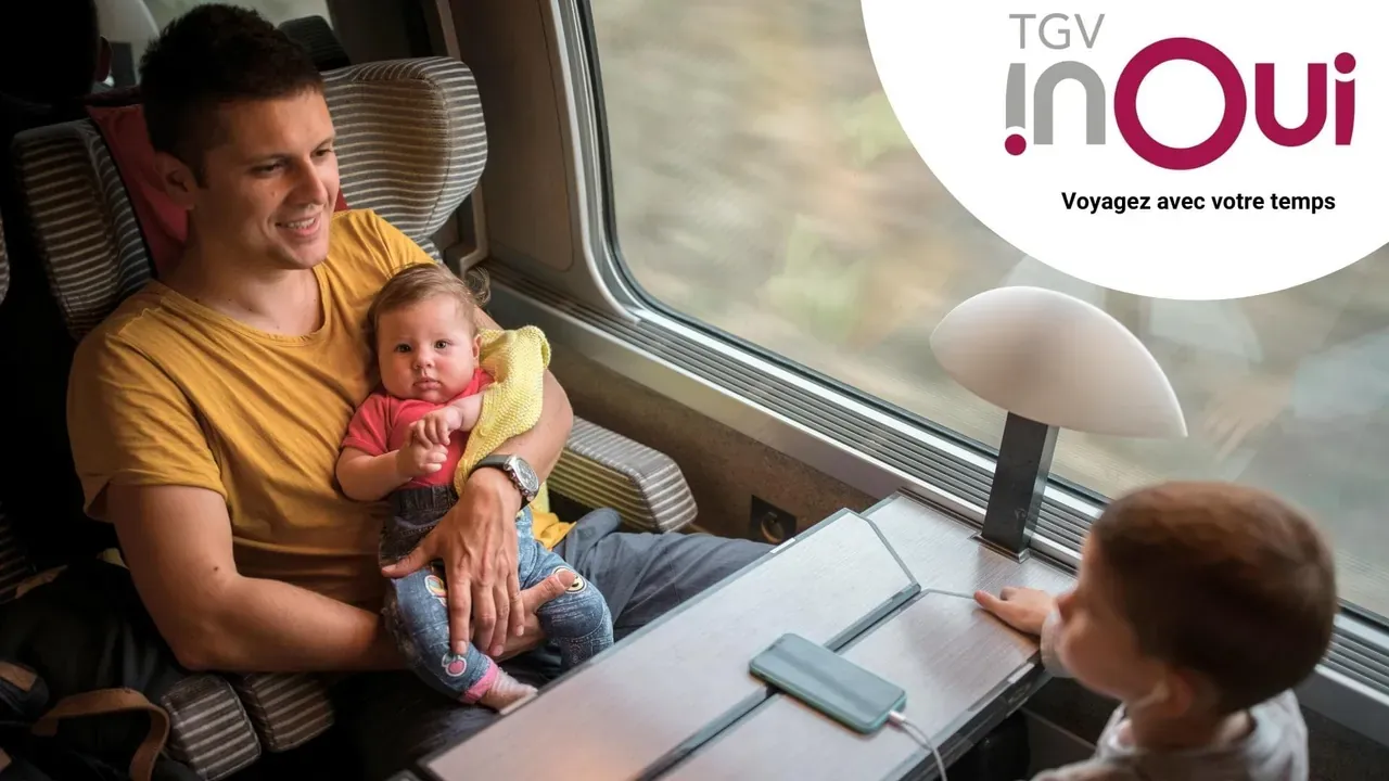 A father and two children on a TGV INOUI train, from the SNCF Max Actif tutorial