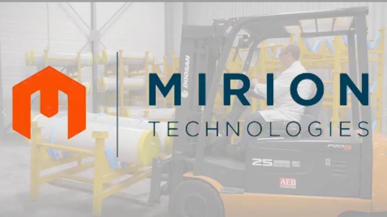 Logo Mirion Technologies devant un atelier industriel