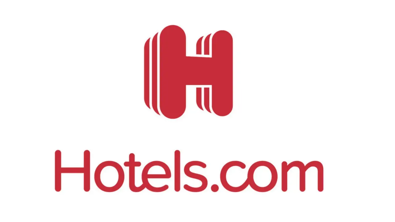 Logo Hotels.com rouge sur fond blanc, visuel du spot TV