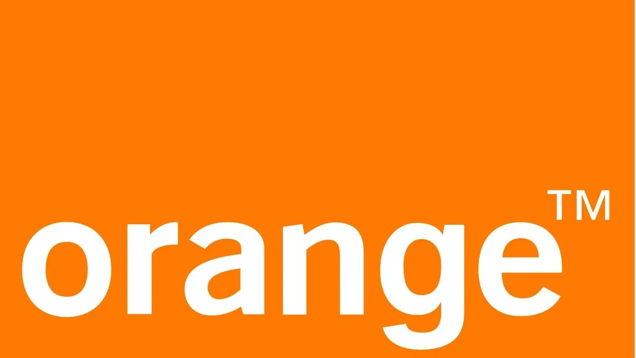 Logo Orange en blanc sur fond orange, visuel des publicités d’Orange Caraïbes