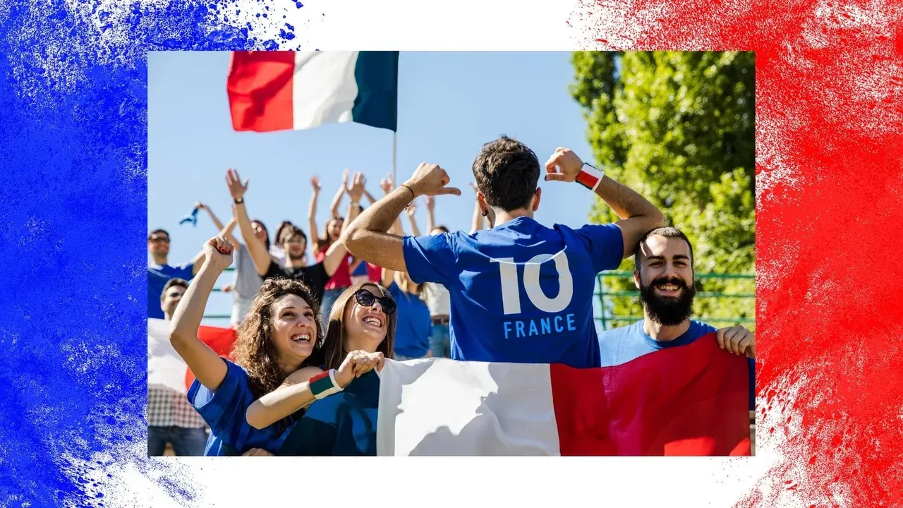 Supporters en bleu devant les couleurs du drapeau français