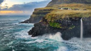 Voix off grave et immersive pour un documentaire sur les Îles Féroé